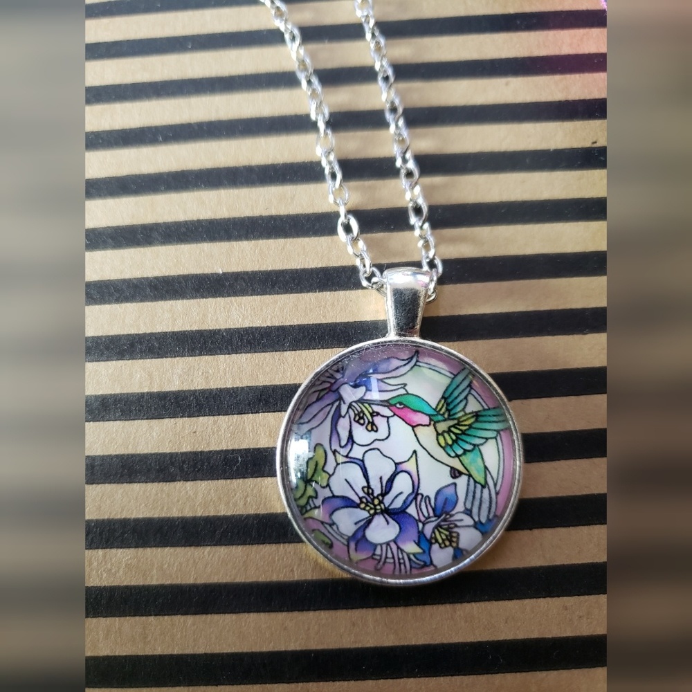 🌺 NEW Humming Bird Cabochon Necklace - Picture 1 of 5